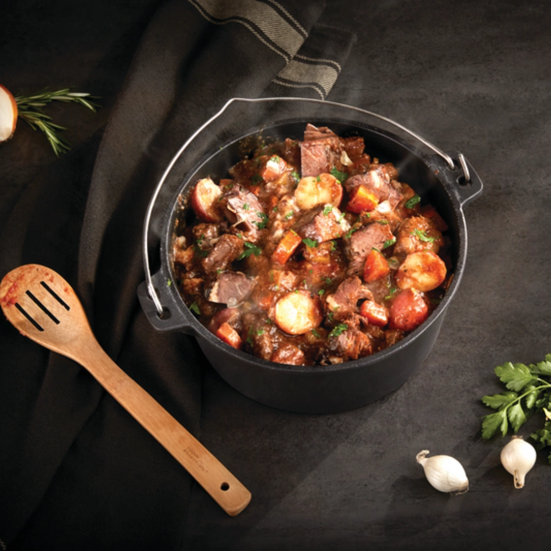 Cast-Iron-Dutch-Oven-6qt-Lifestyle-2-1.webp
