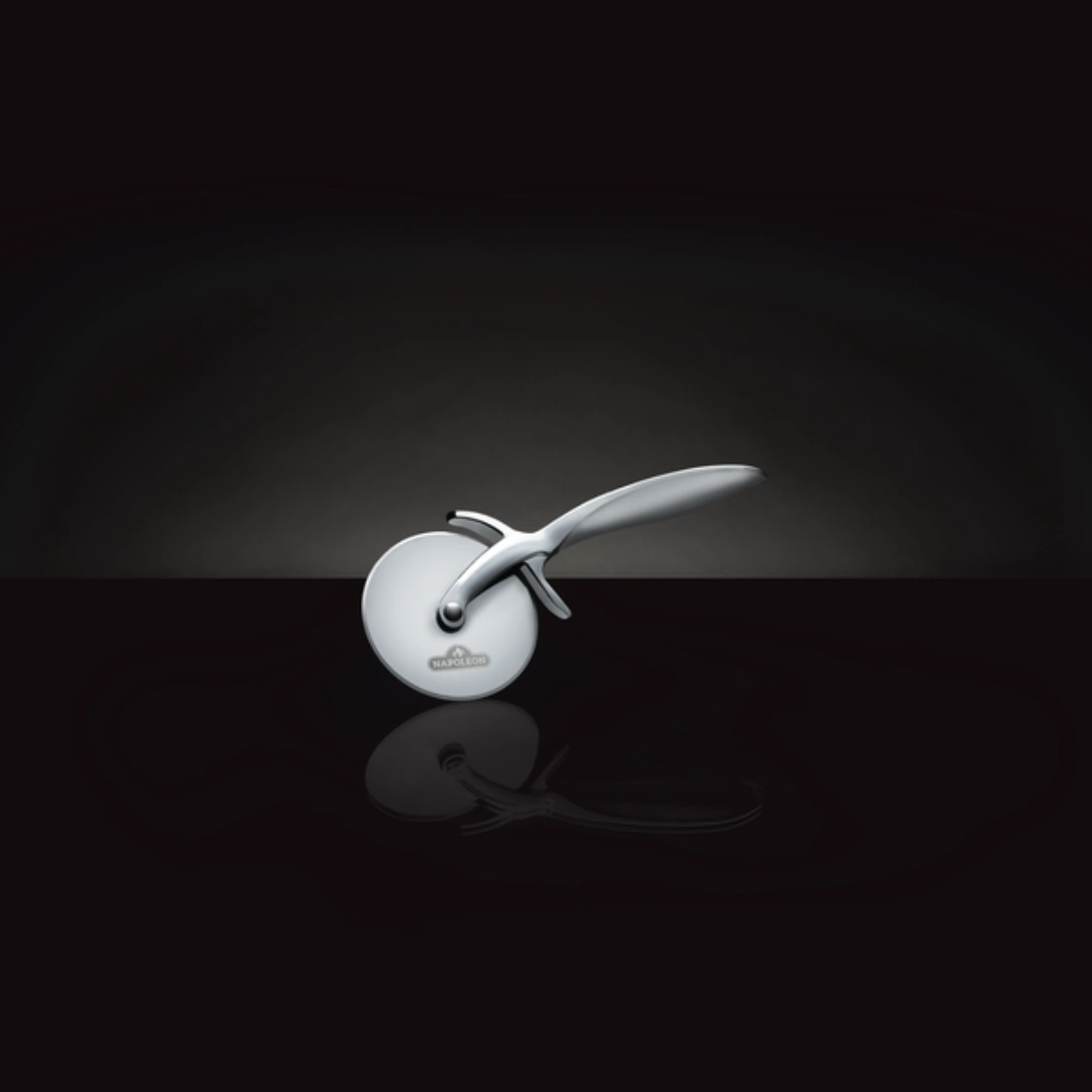 Pro-Pizza-Cutter-Lifestyle-2-1.webp