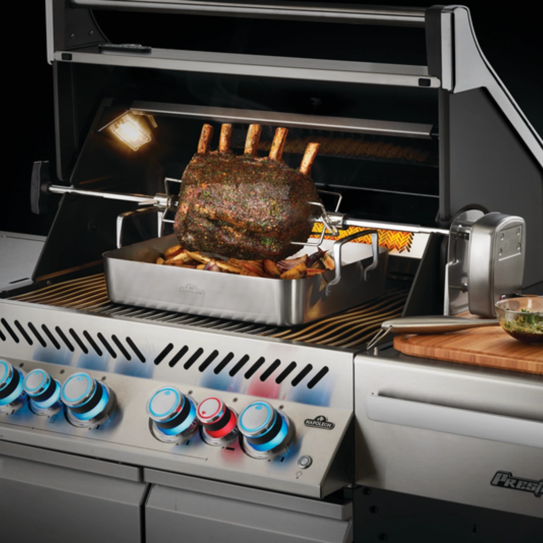 ROASTING-PAN-WITH-CUTTING-BOARD-Lifestyle-3-1.webp
